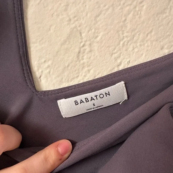 Aritzia Babaton Gray V-Neck Bodysuit - Picture 4 of 5